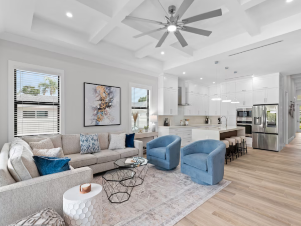 Luxurious 5-Bedroom Retreat in Naples - Your Ultimate Vacation Destination